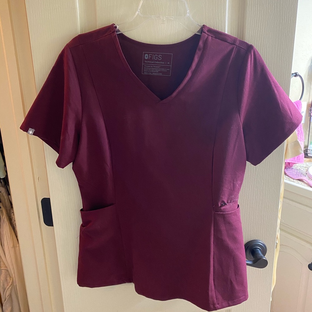 FIGS Burgundy Casma Three Pocket Scrub Top (M)